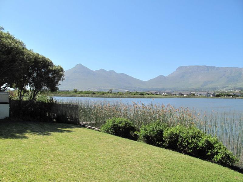 To Let 3 Bedroom Property for Rent in Lake Michelle Western Cape